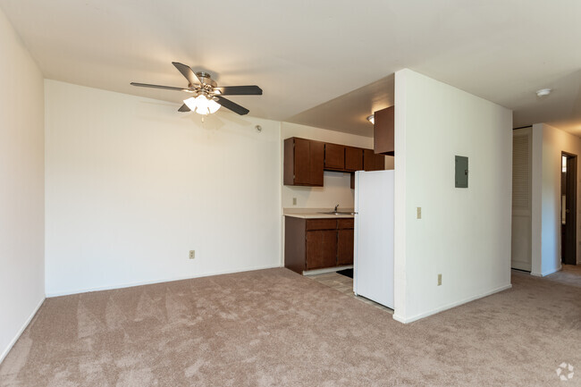 1BR, 1BA - 750SF - ReNew at the Greens