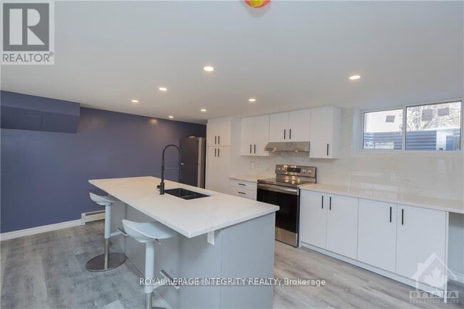 Building Photo - 1105 Falaise Rd