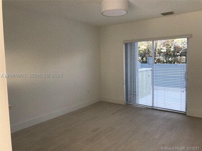 Building Photo - 798 Crandon Blvd
