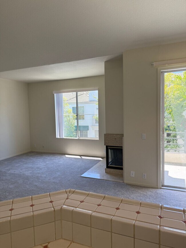 Foto del edificio - SPACIOUS 2 BEDROOM, 2 BATHROOM TOWNHOME  IN THE VILLAGIO. A NORTH SAN JOSE GEM. MUST SEE!!!