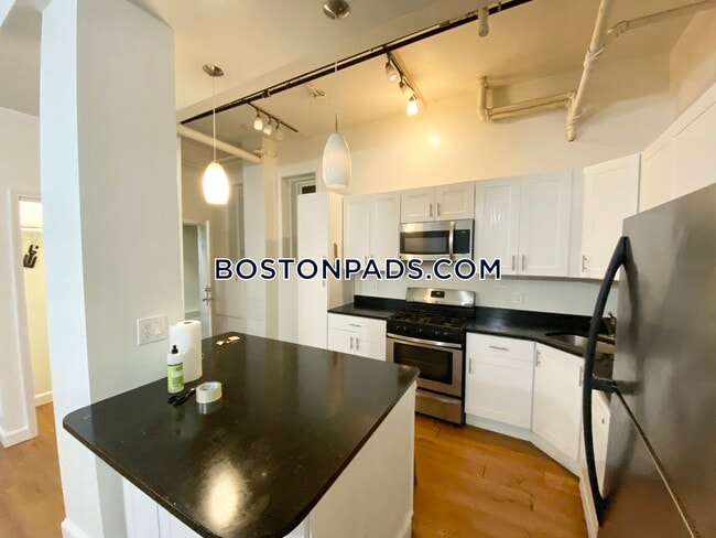 Building Photo - 26 Hemenway St