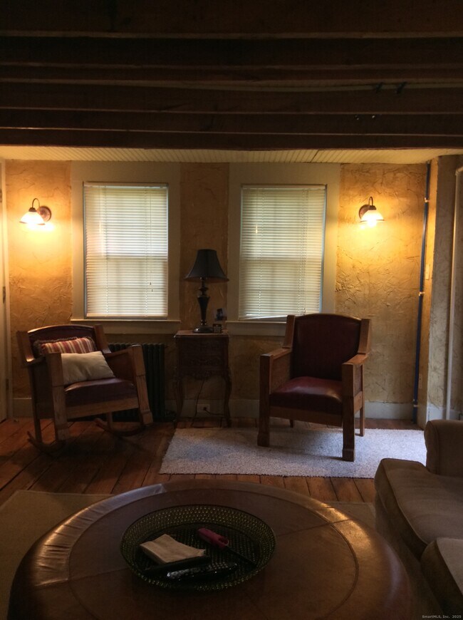 Foto del edificio - 1187 Mt Carmel Ave