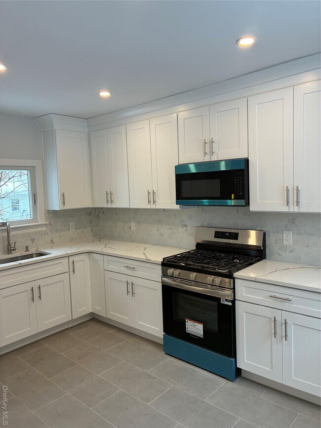 Foto del edificio - 204 E Shore Rd