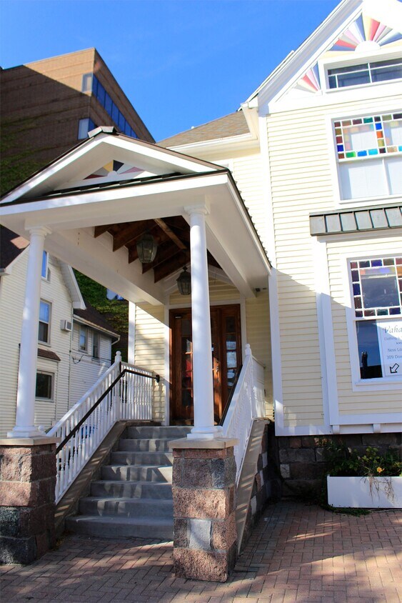 Primary Photo - 315 E Liberty St