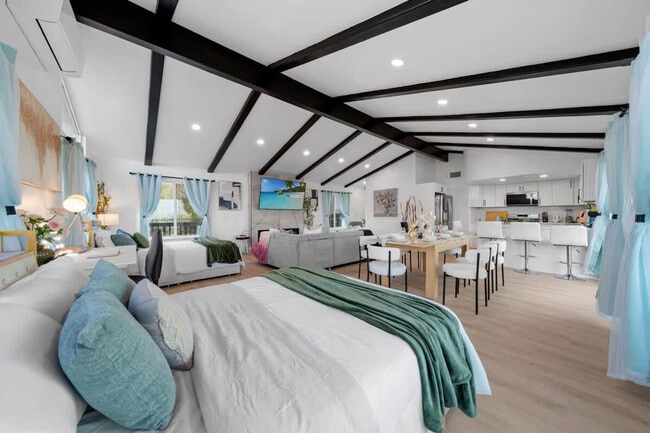 Building Photo - 5048 Bluff Pl