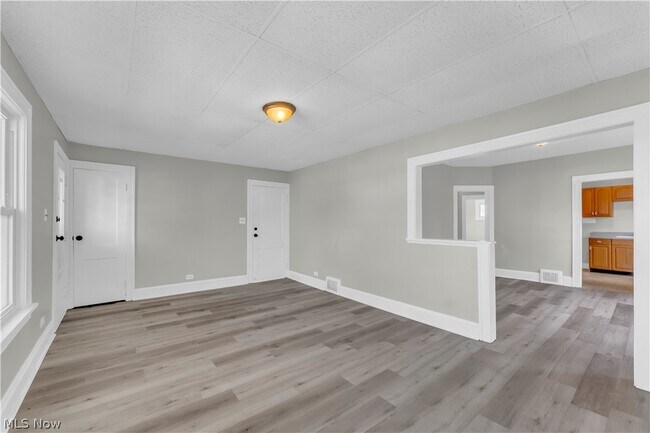 Building Photo - 2133 W 98th St