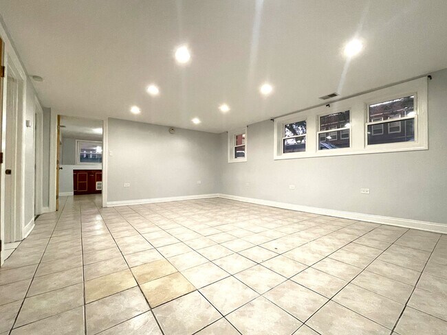 Building Photo - 2648 N Kildare Ave