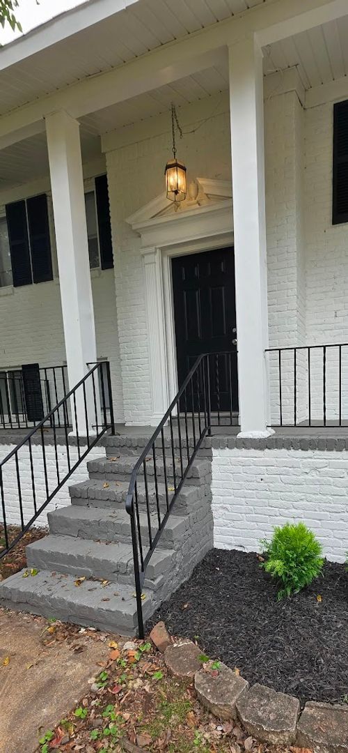 Building Photo - Large Family Home - Move In Ready!