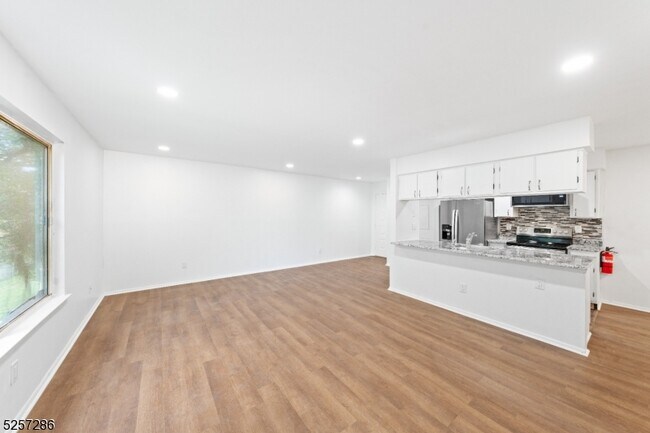 Foto del edificio - 68 Marlowe Ct