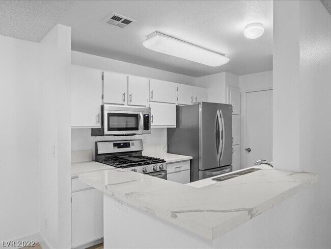 Foto del edificio - 2200 S Fort Apache Rd