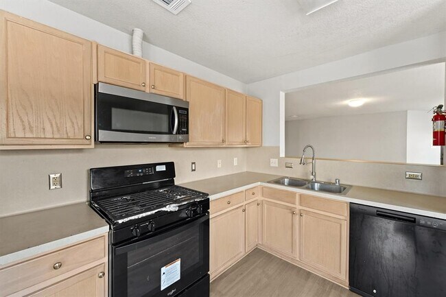 Foto del edificio - 15514 Blue Creek Ranch Dr