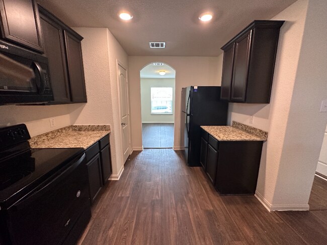 Foto del edificio - 5052 Cressler Ln