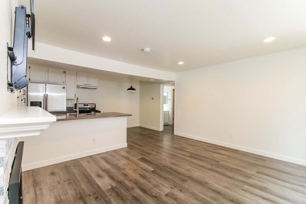 2863 S Fairview St Unit A, Santa Ana, CA 92704 Condo for Rent in