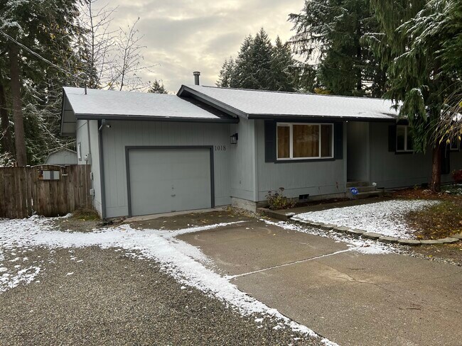 Photo - 1018 SW Shannon Dr House