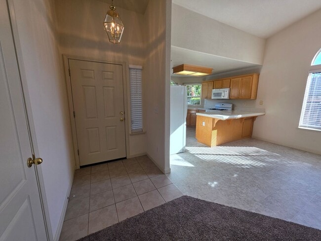 Building Photo - Single story home near CSU Stanislaus!