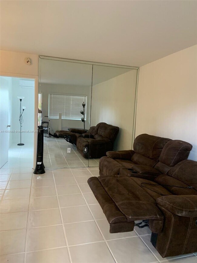 Foto del edificio - 6330 SW 79th St