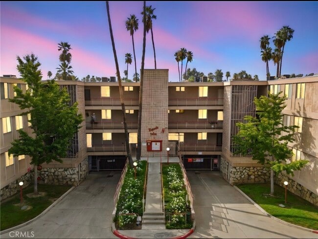 Building Photo - 6979 Palm Ct