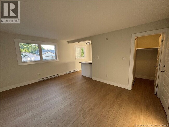 Photo du bâtiment - 96 Purdy Ave