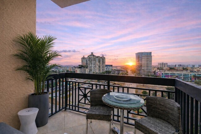 Foto del edificio - 701 S Olive Ave