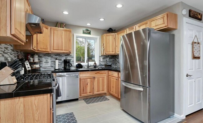 Foto del edificio - 44810 Spruce Ave