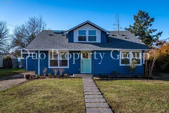 Building Photo - 1358 8th St