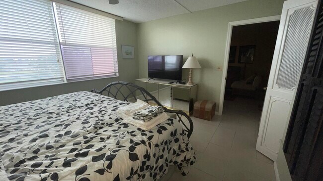 Building Photo - 14623 Bonaire Blvd