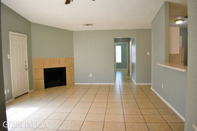 Building Photo - 2704-2706 Rustic Forest Rd