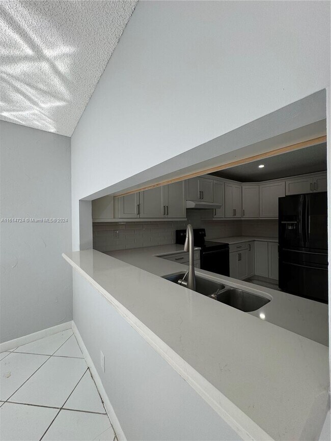 Building Photo - 8027 NW 71st Ct