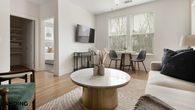 Foto del edificio - 5209 Craftsman Dr