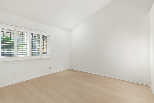 Foto del edificio - 4345 Canoga Ave