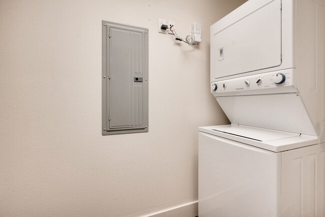 Building Photo - 928 Travis Ave