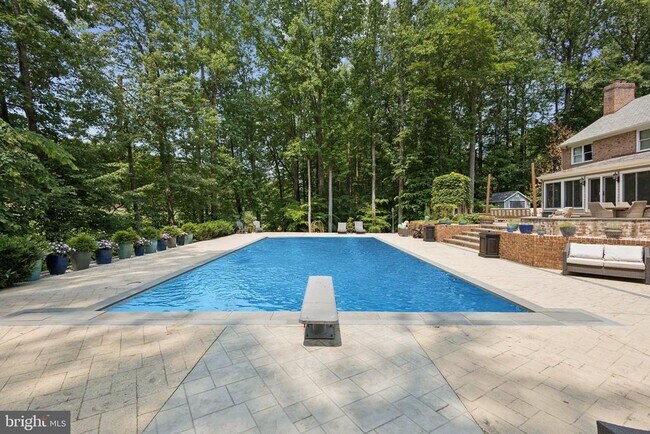 Building Photo - 10709 Shadowglen Trail