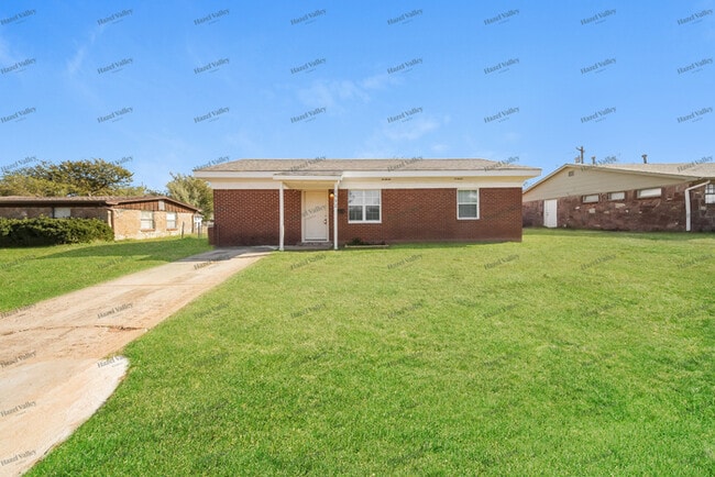 Photo - 1932 Lariet Ln House