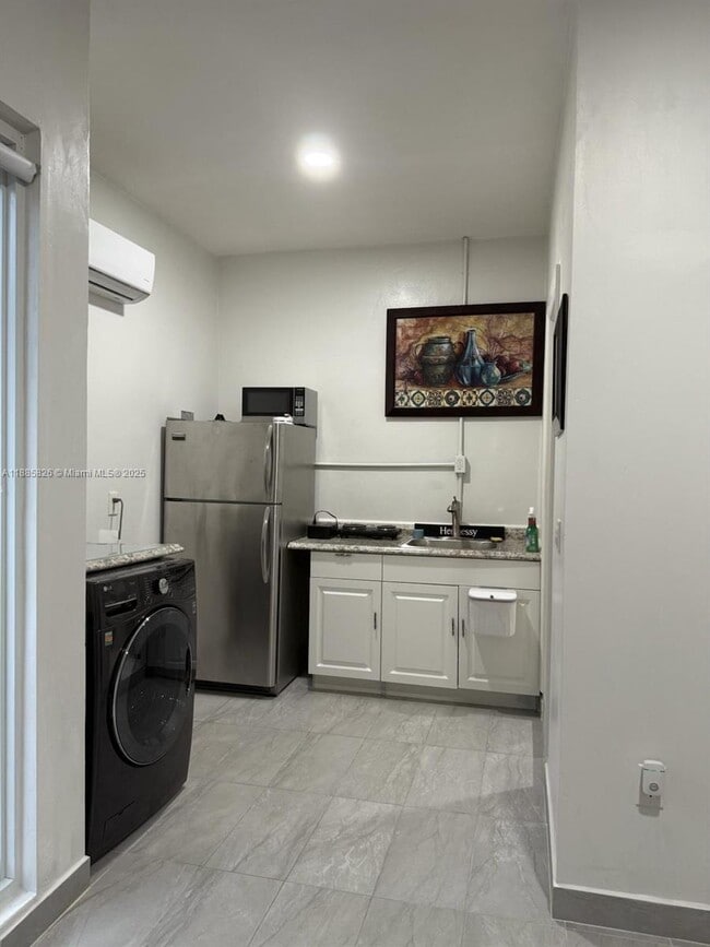 Building Photo - 1429 SW 103rd Ave