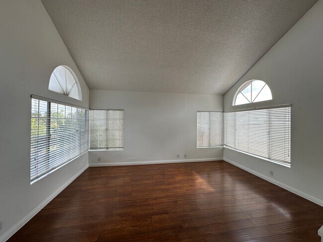 Foto del edificio - 5BD/ 3BA Home - Riverside, CA (Mission Grove)