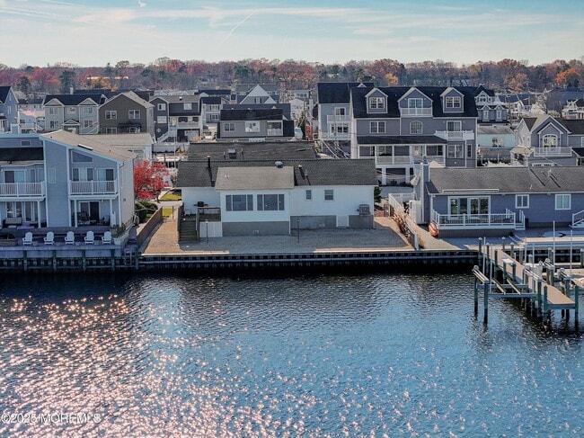 Building Photo - 1828 Ensign Ct