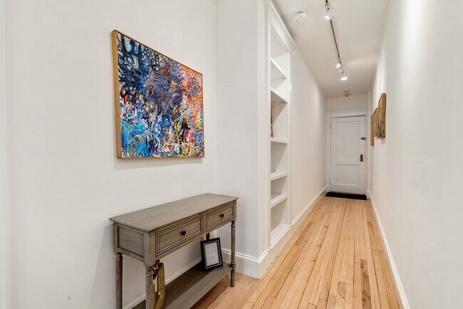 Building Photo - 43 Linnaean St