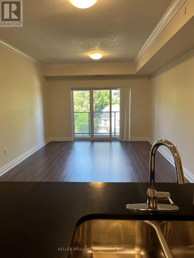 Photo du bâtiment - 89 Ridout St S