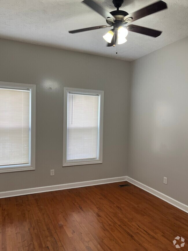 Apartments For Rent in Highland Hts, OH with Hardwood Floors 1,037