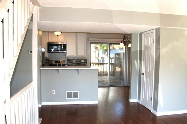 Foto del edificio - 4885 Stoneybrook Blvd