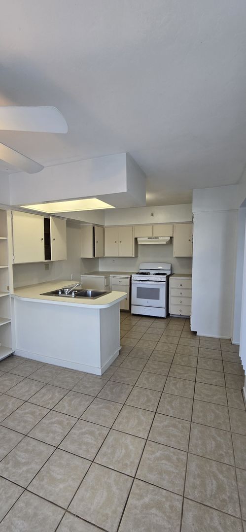 Building Photo - 2 Bed, 1 Bath Cozy Home in Vista!