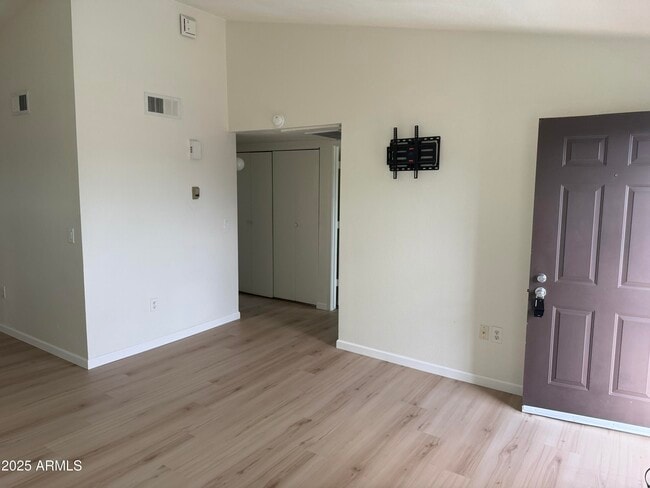 Foto del edificio - 461 W Holmes Ave