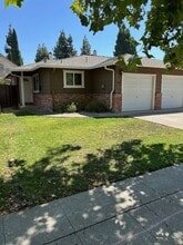 Building Photo - 496-498 Westlake Dr