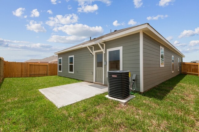 Building Photo - 15846 Berry Hl Dr