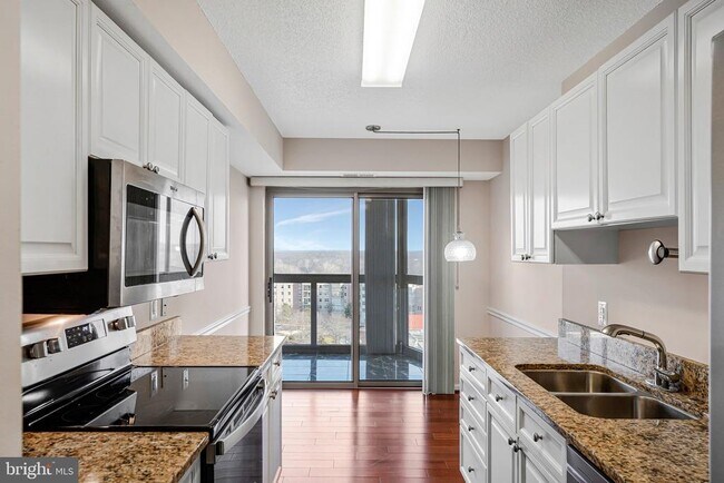 Foto del edificio - 19385 Cypress Ridge Terrace