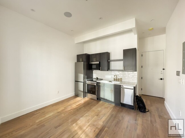 Foto del edificio - South Williamsburg / No Fee / Spacious 3-B...