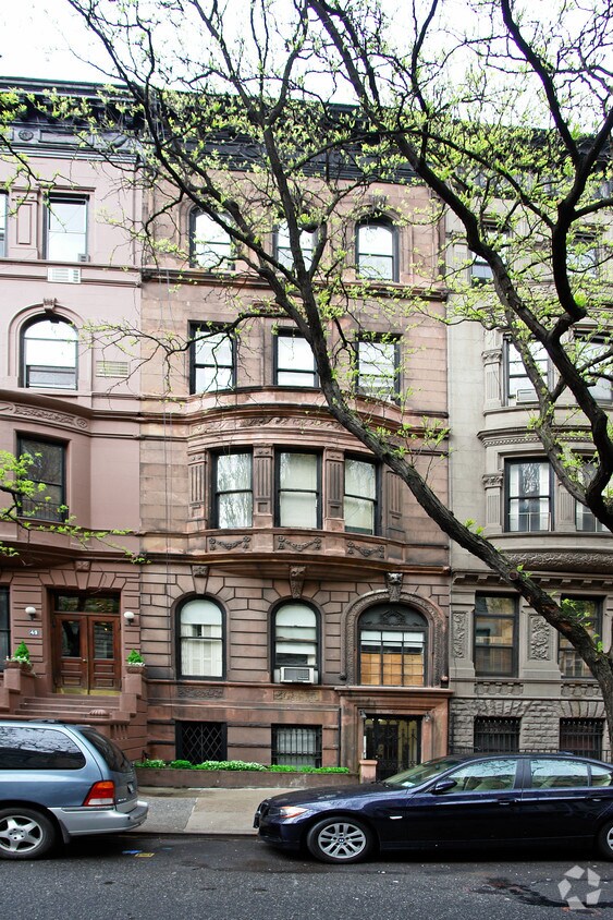Building Photo - 47 W 87th St