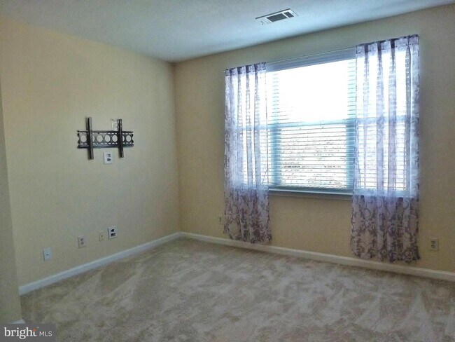 Building Photo - 20311 Beechwood Terrace