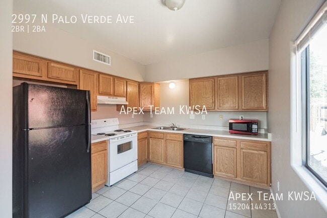 Building Photo - $1295- Beautiful 2 Bed / 2 bath Duplex Uni...