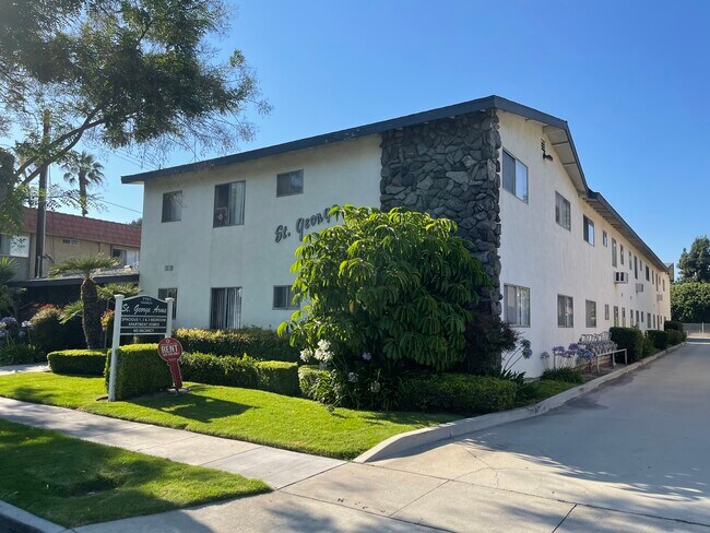 Apartamento entrada al estacionamiento techado - 7701 Franklin St